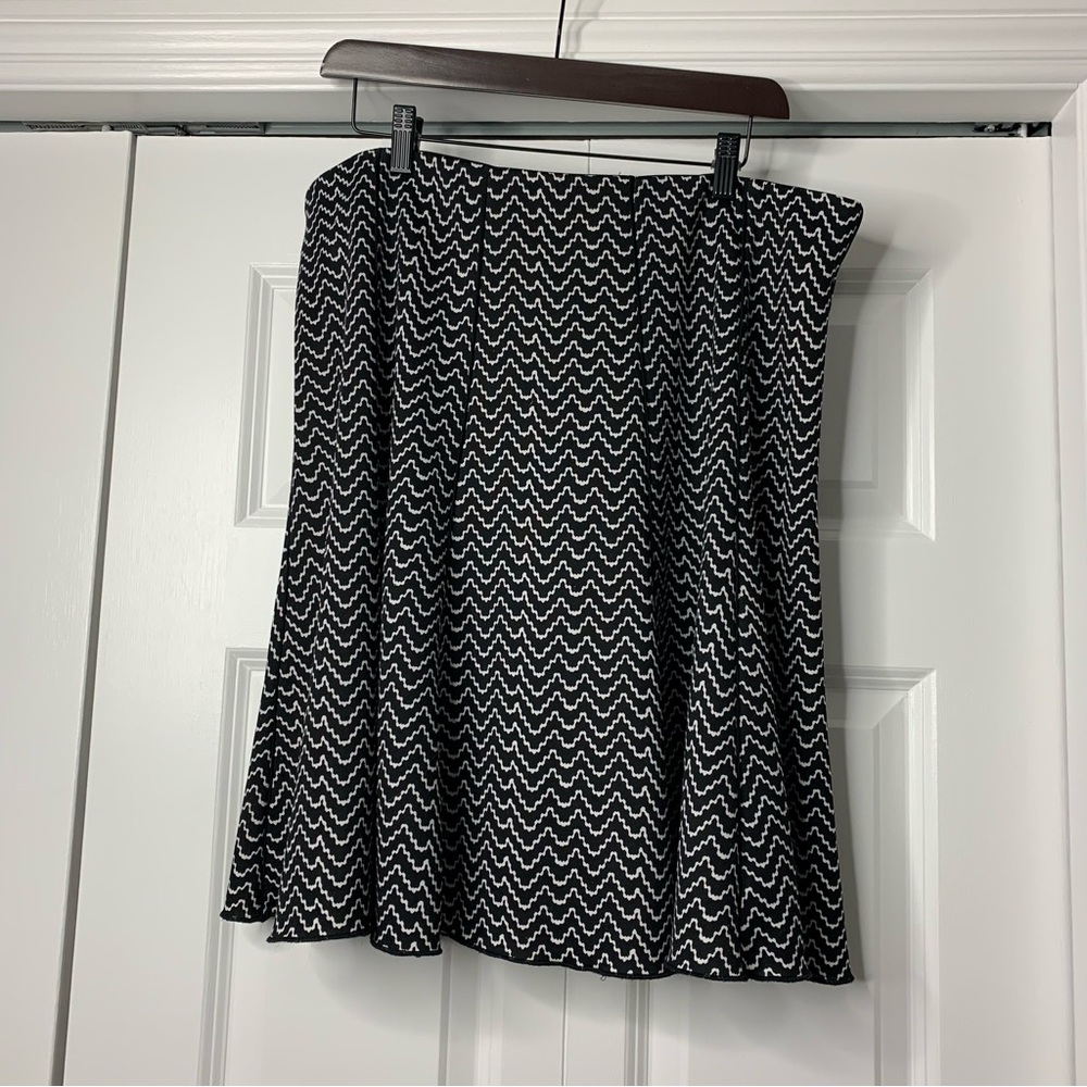 Ricki's Monochrome Chevron A-Line Pleated  Midi Skirt Size XL